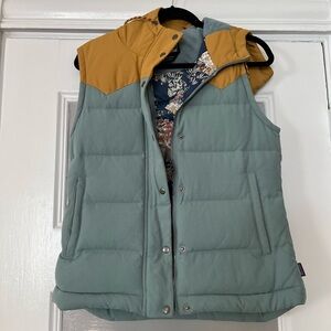 Patagonia bivy hooded vest. Women’s size small.